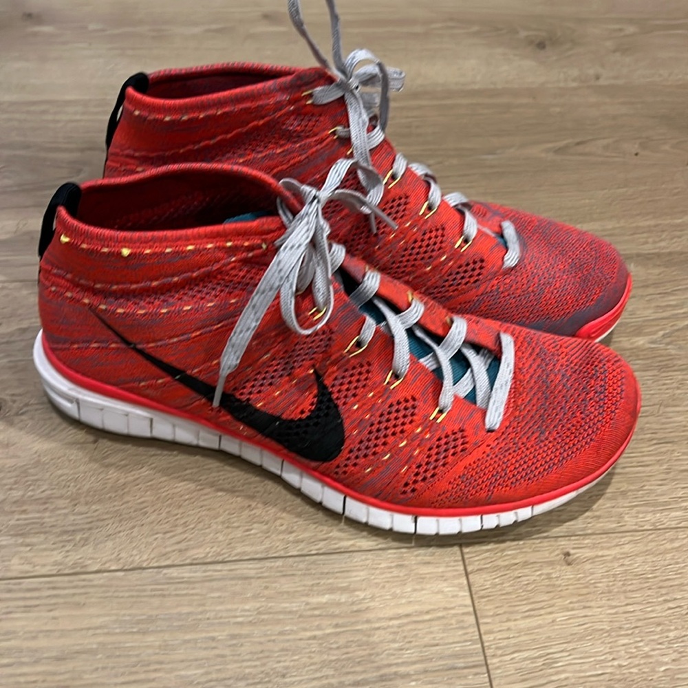 Nike Free Flyknit Chukka Men’s 9.5 Crimson Sneakers Athletic Shoes 639700-600